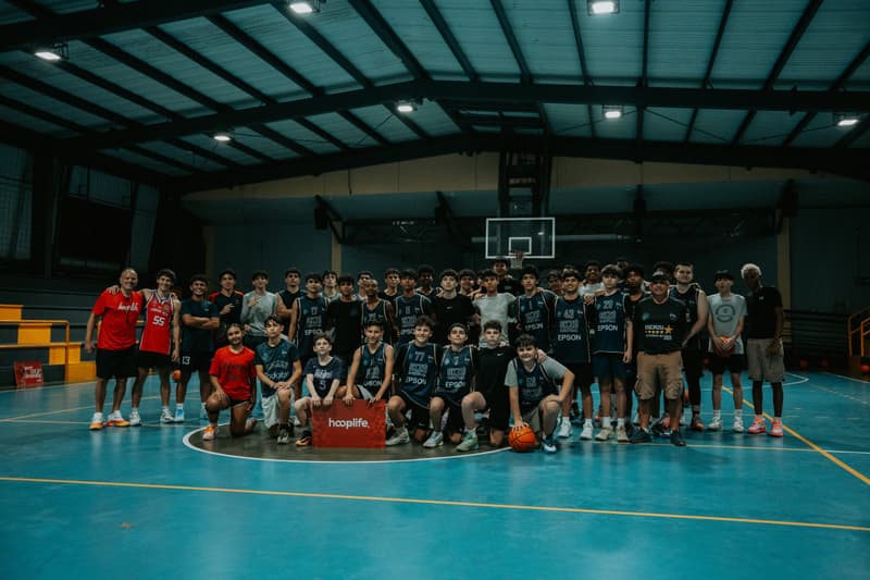 A full clinic group with the HoopLife sign at centre court in Costa Rica