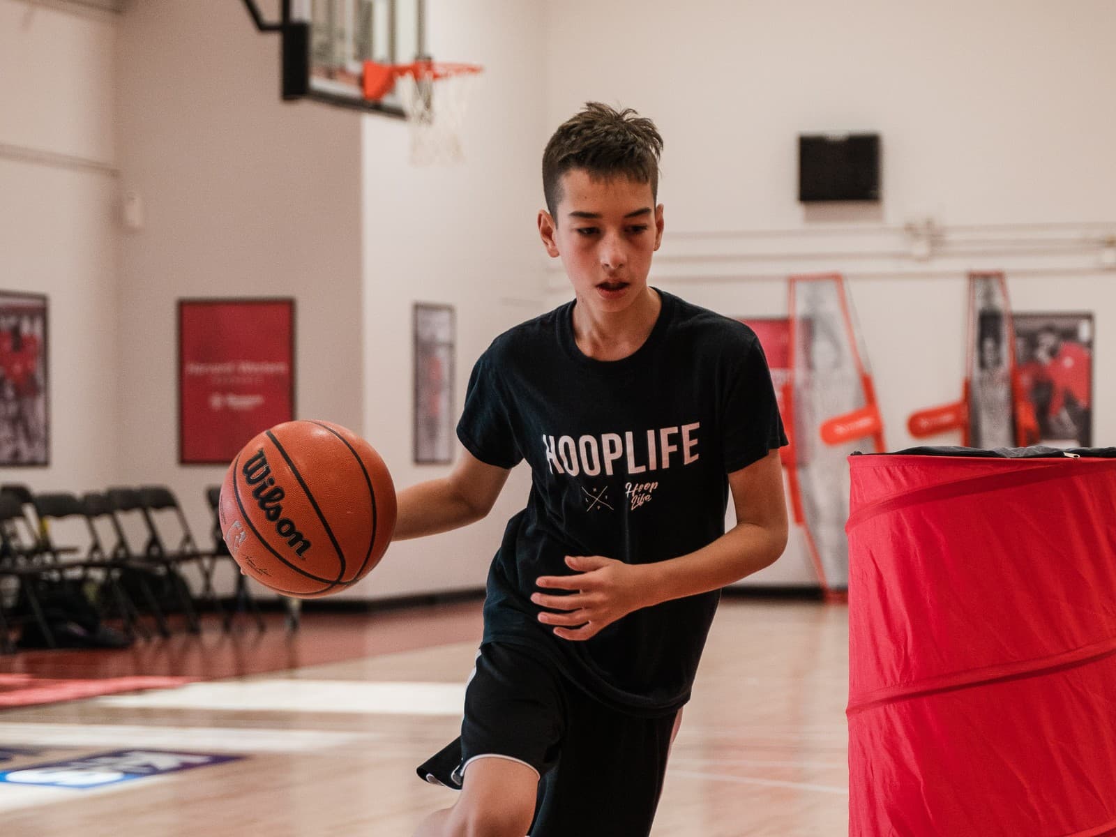 A HoopLife coach in a one-on-one rep with a player